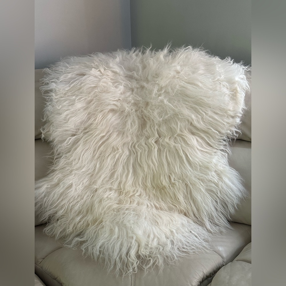 sheepskin rug! 🐑